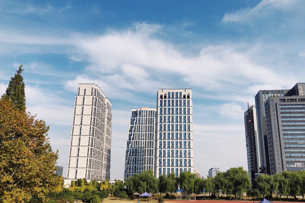 热烈祝贺华章科技《大缸热压榨高速特种纸机》获2025年嘉兴市制造业首台（套）装备认定